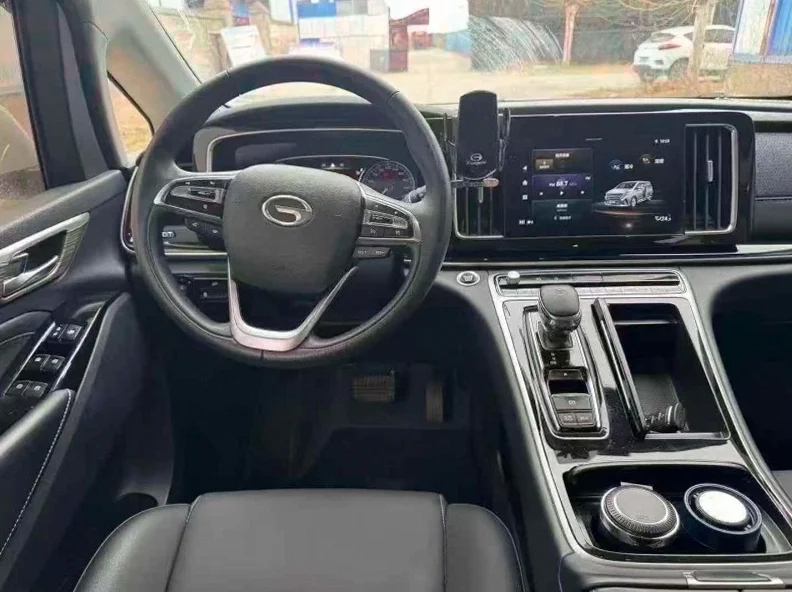 传祺M8 内饰后排