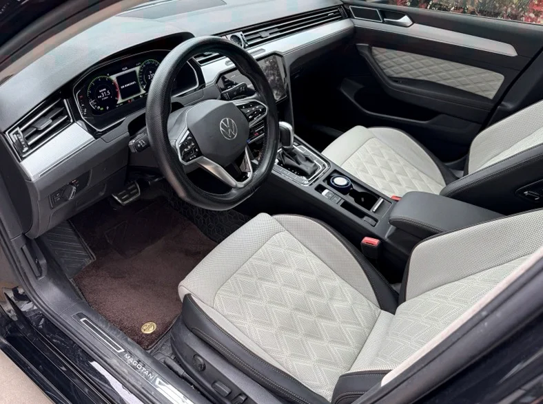 大众迈腾 后面外观三