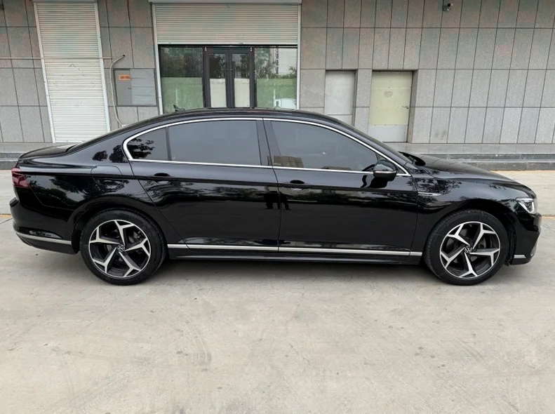 大众迈腾 后面外观一