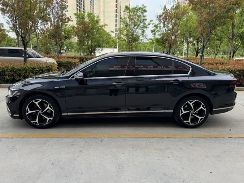 大众迈腾 后面外观二