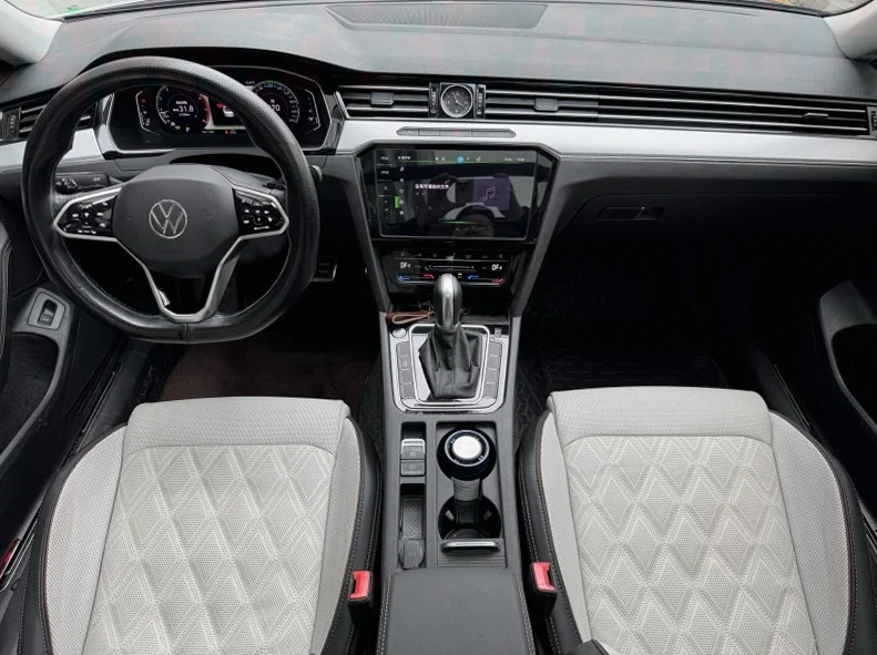 大众迈腾 内饰后排