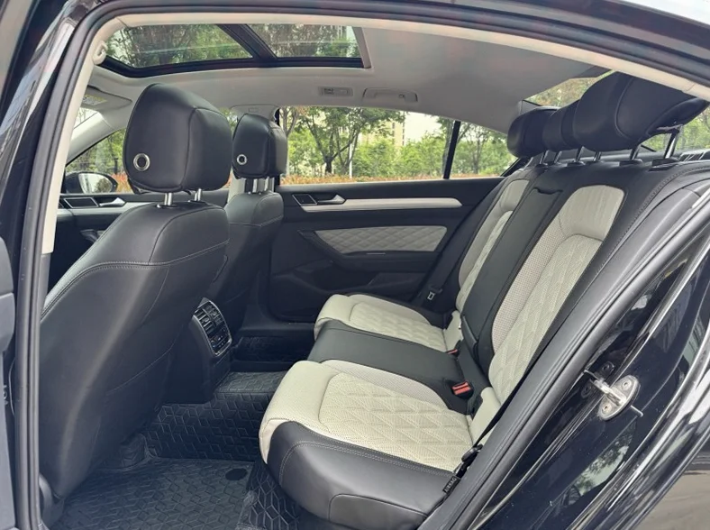 大众迈腾 内饰前排