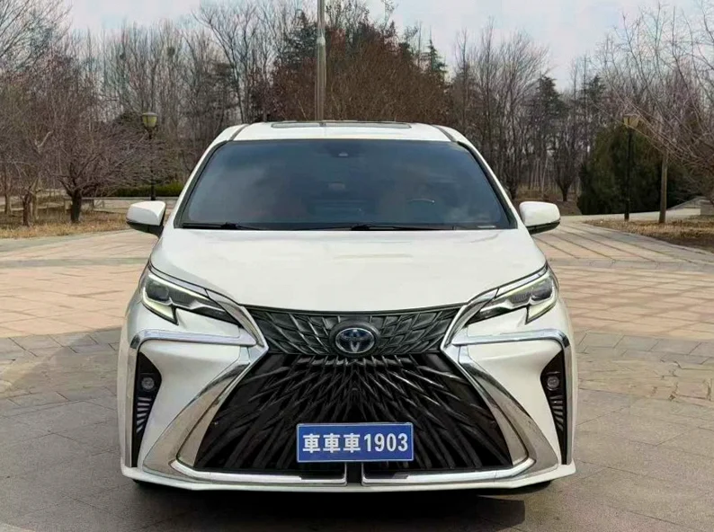 23年丰田塞纳2.5混动高配