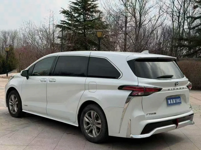 丰田塞纳 内饰前排