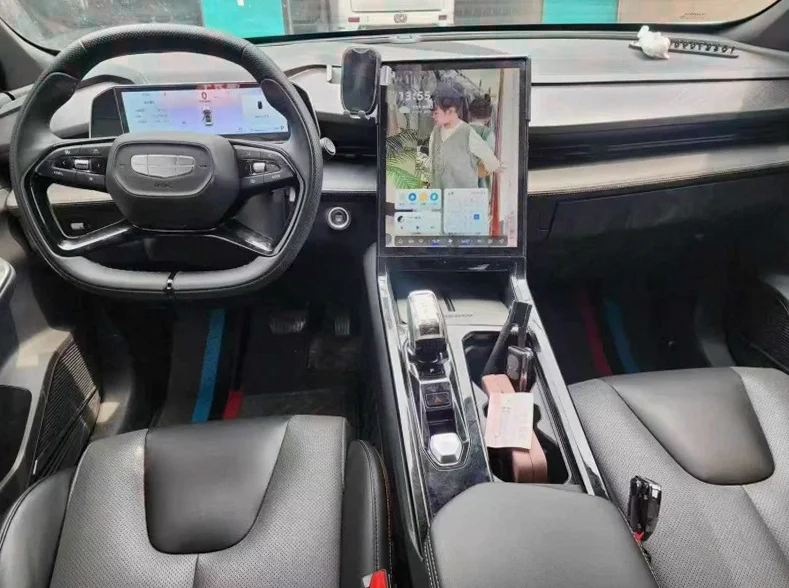 吉利博越 正面外观二