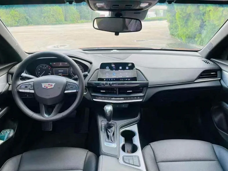 凯迪拉克CT4 内饰前排