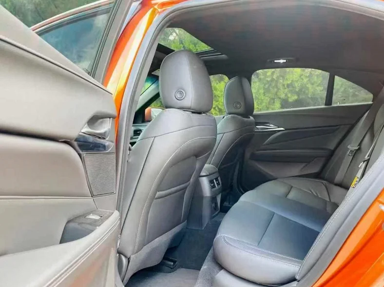 凯迪拉克CT4 后面外观一