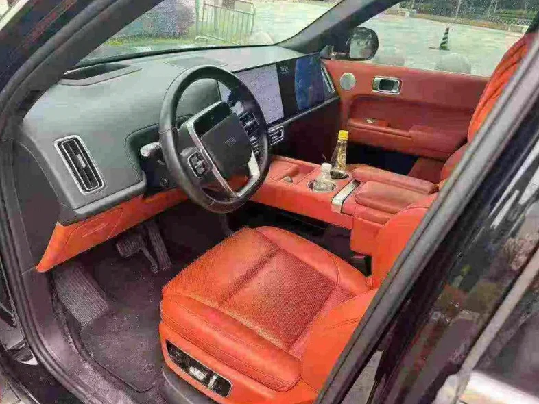 理想L9 后面外观一