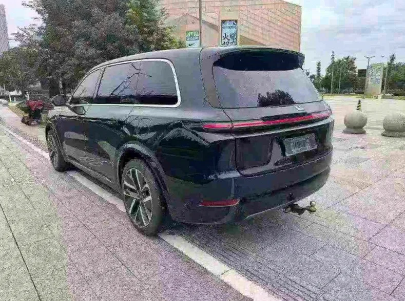 理想L9 内饰前排