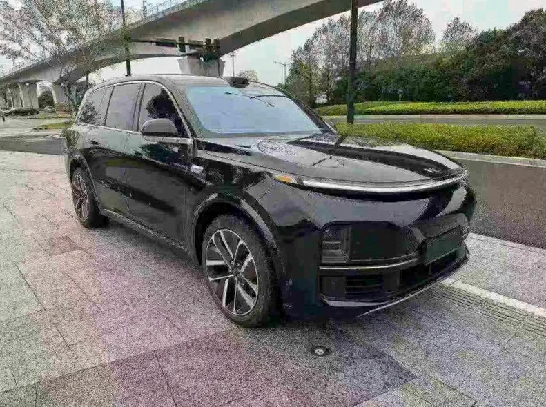 理想L9 正面外观三