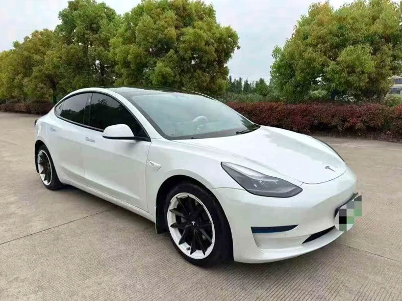 特斯拉MODEL 正面外观三
