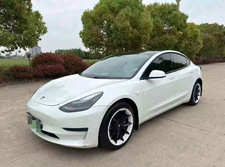 特斯拉MODEL 正面外观二