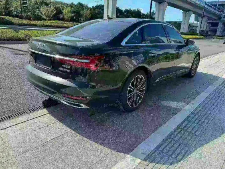 奥迪A6L 内饰后排