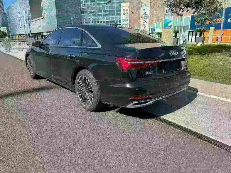 奥迪A6L 内饰前排