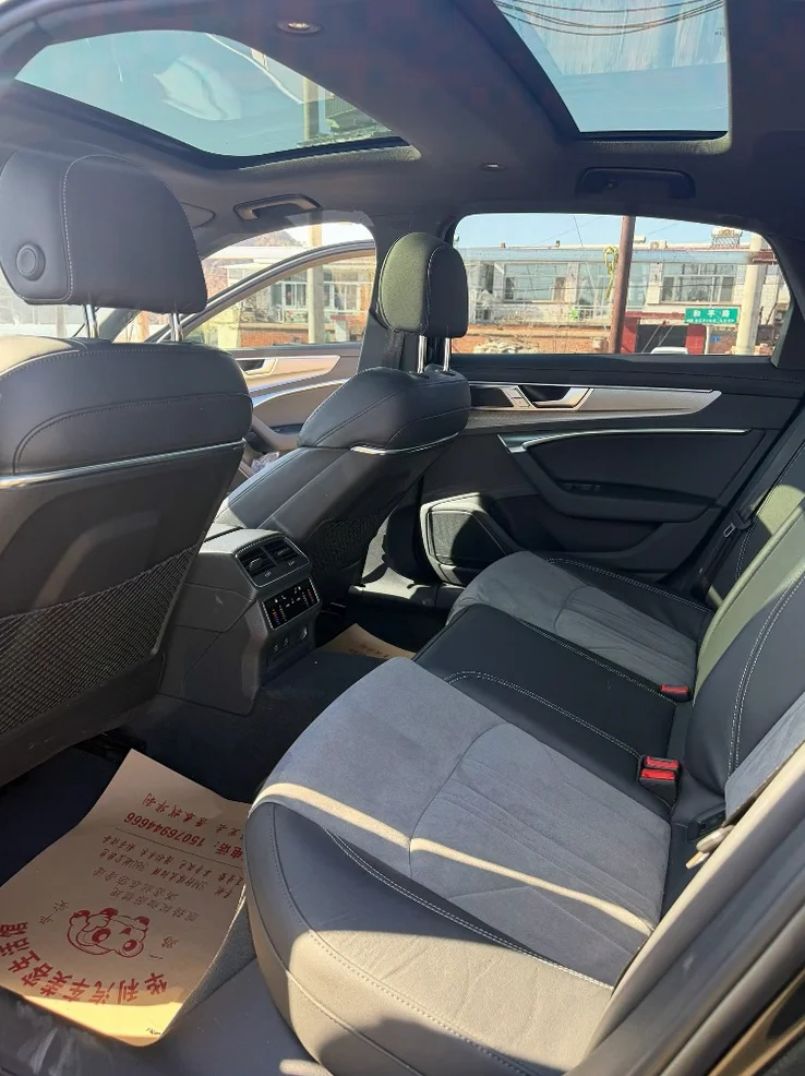 奥迪A6L 内饰后排