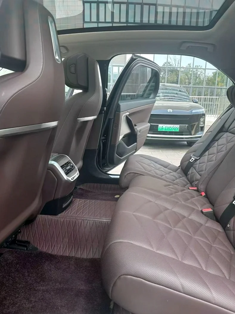 宝马7系 后面外观三