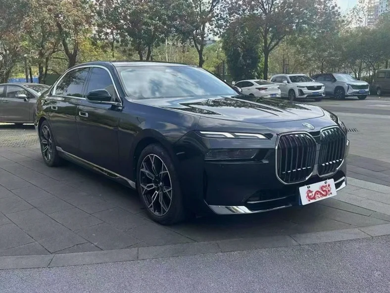 宝马7系 正面外观二