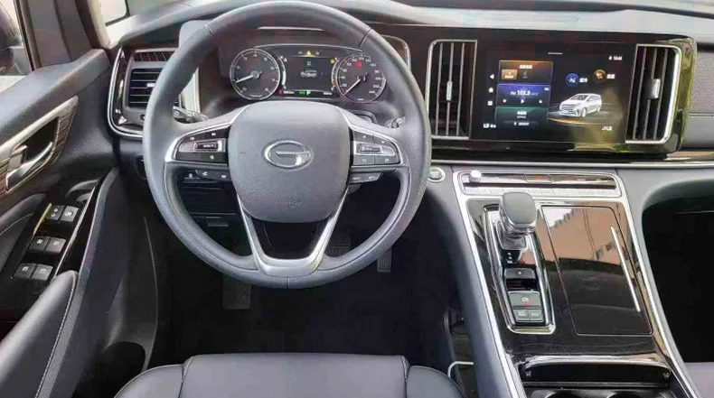 传祺M8 内饰前排