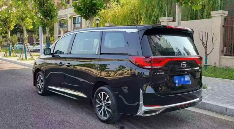 传祺M8 正面外观三