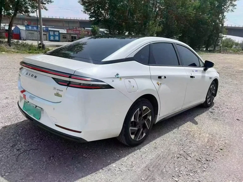 传祺埃安S 内饰前排