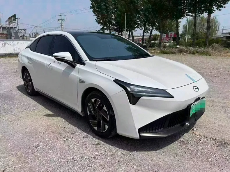 传祺埃安S 正面外观三