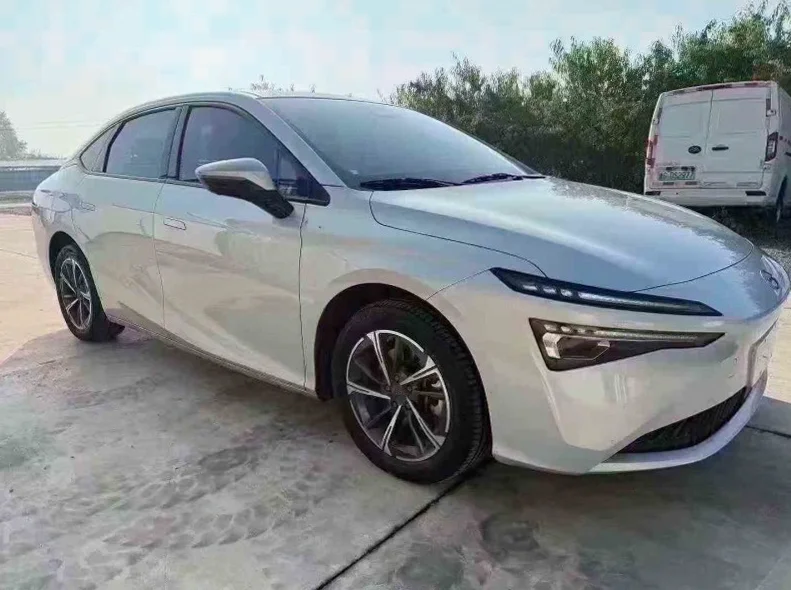 传祺埃安S 正面外观二