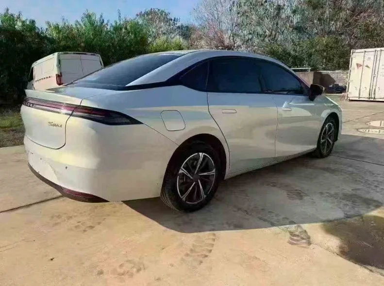 传祺埃安S 内饰前排