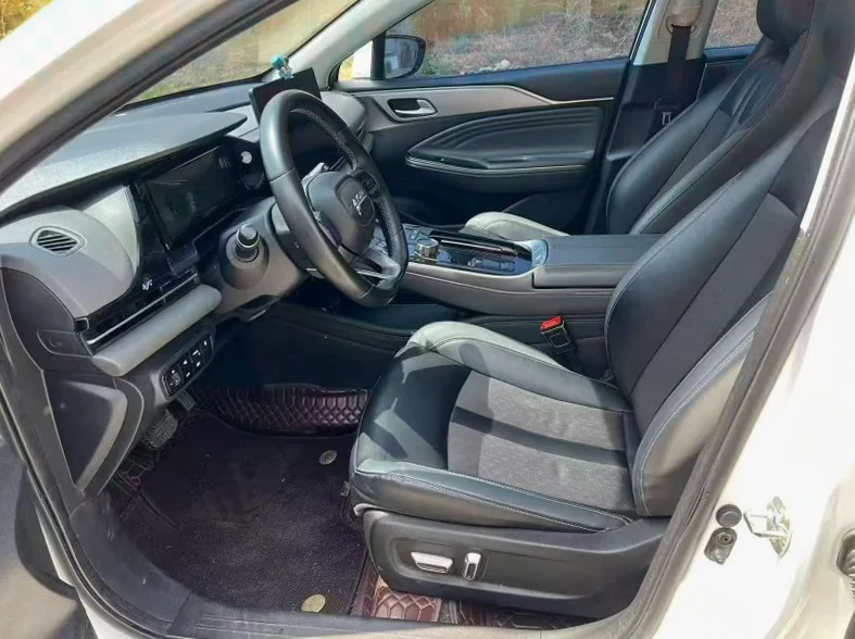 传祺埃安S 后面外观一