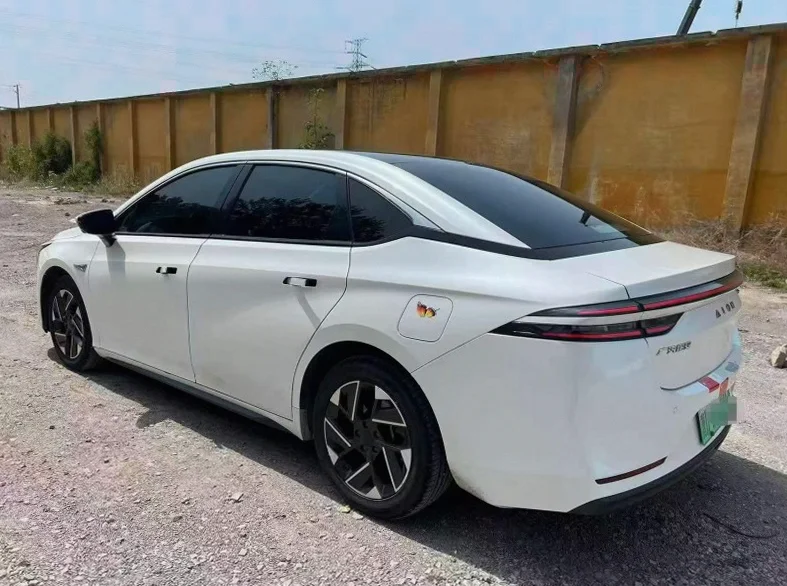 传祺埃安S 内饰后排