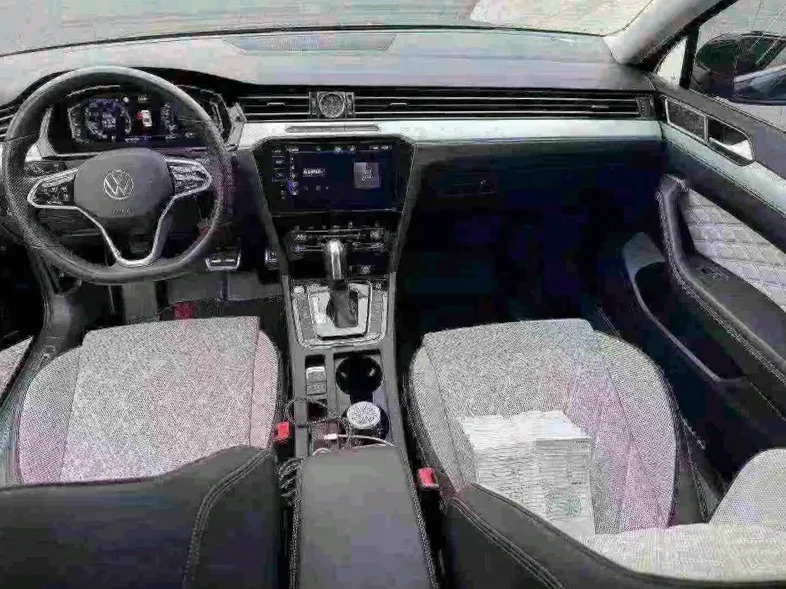 大众迈腾 后面外观一