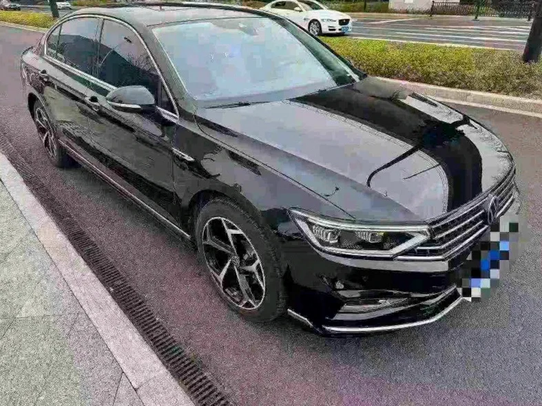 大众迈腾 正面外观二