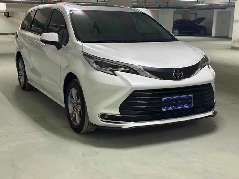 丰田塞纳 正面外观二