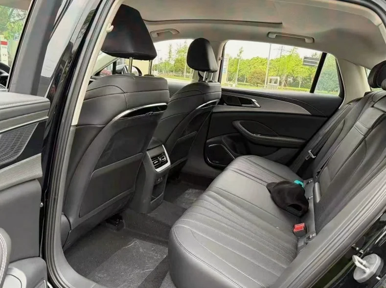 红旗H5 后面外观二