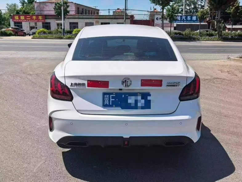 名爵5 驾驶室