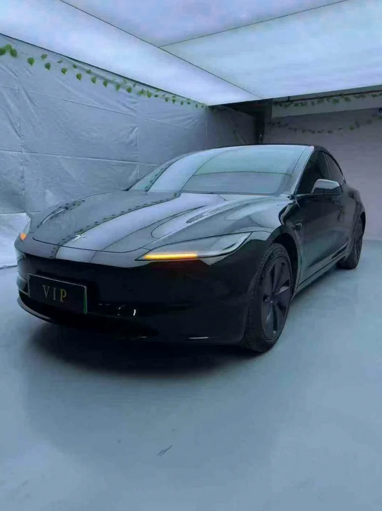 特斯拉MODEL 正面外观三