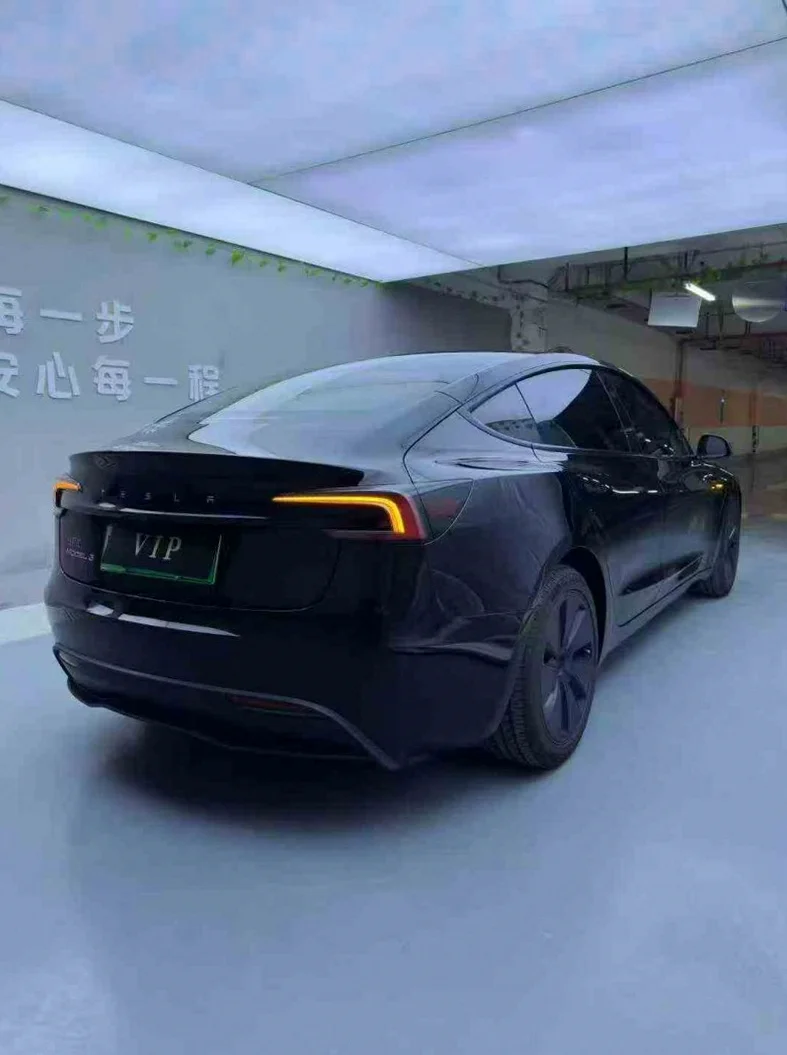 特斯拉MODEL 内饰后排