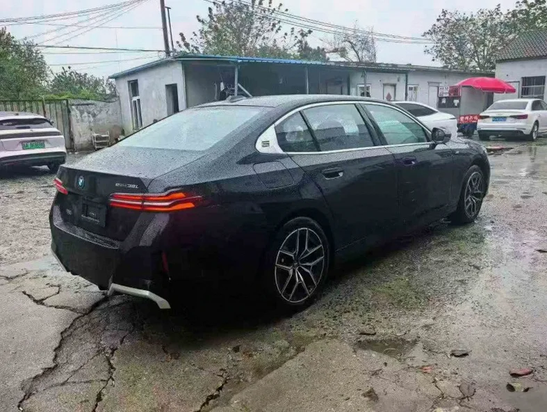 宝马I5 内饰前排