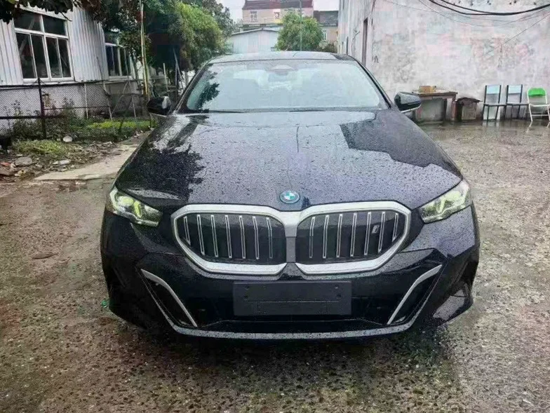 25年宝马i5豪华型