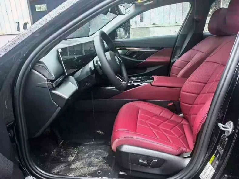 宝马I5 后面外观三