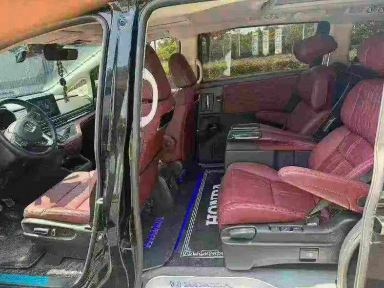 本田艾力绅 后面外观二