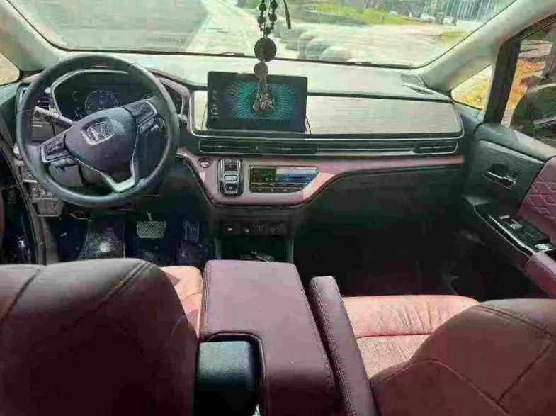 本田艾力绅 后面外观一