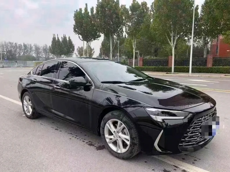 别克君威 正面外观二