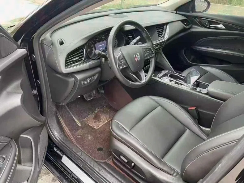 别克君威 内饰前排