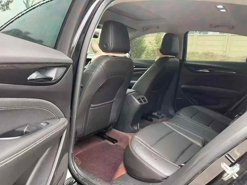 别克君威 驾驶室