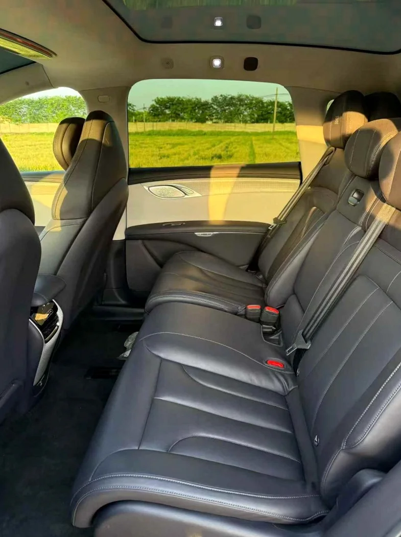 智己LS7 后面外观二