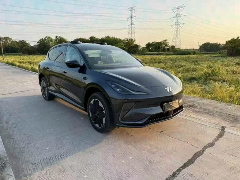 智己LS7 正面外观三