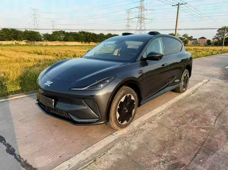 智己LS7 正面外观二