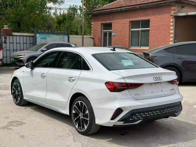 奥迪A3 正面外观三