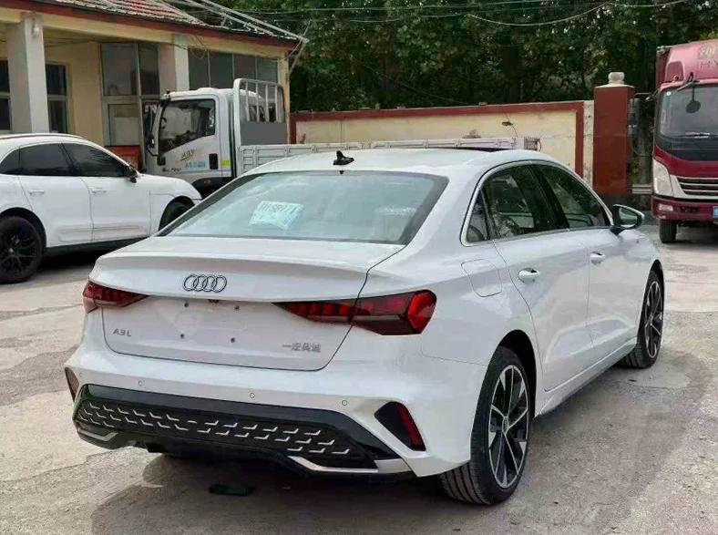 奥迪A3 内饰后排