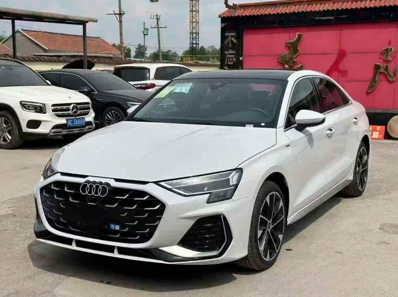 奥迪A3 正面外观二